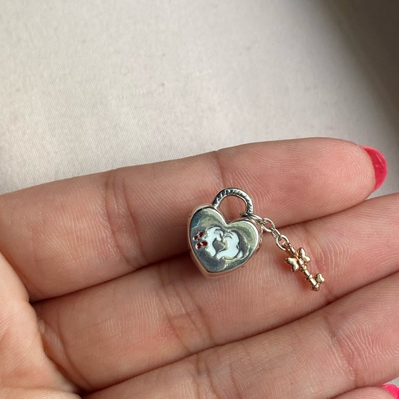 Disney x Pandora Mickey Mouse & Minnie Mouse Padlock Charm - Picture 2 of 4